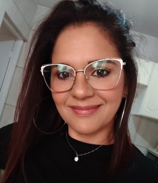 Camila R